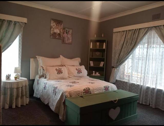 5 BEDROOM FREESTANDING FOR SALE IN BIRCHLEIGH